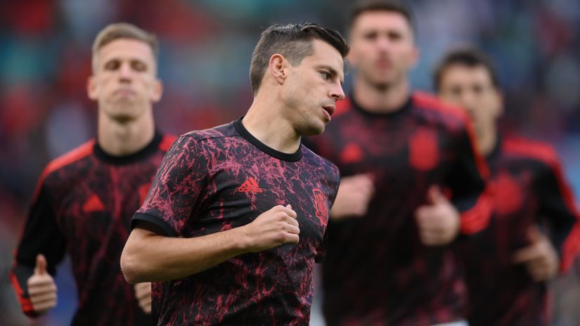 Azpilicueta in front of his teammates (©Laurence Griffiths/POOL/AFP)