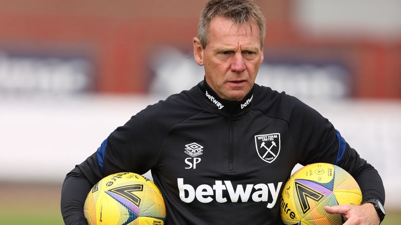 Stuart Pearce works as an assitant coach at West Ham (©Matthew Ashton - AMA/Getty Images)
