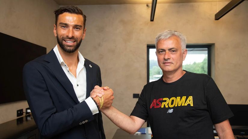 Rui Patricio with his new boss Jose Mourinho (©Roma.it)