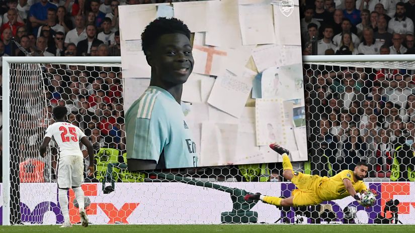 Fans won't let this miss haunt Saka (©AFP)