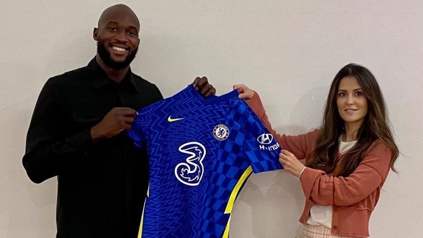 Lukaku and Marina Granovskaia (©Chelsea Twitter account)