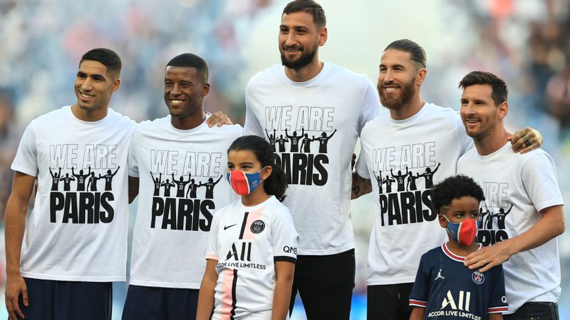 Donnarumma alongside PSG's other new signing, including Messi (©David Rogers/Getty Images)