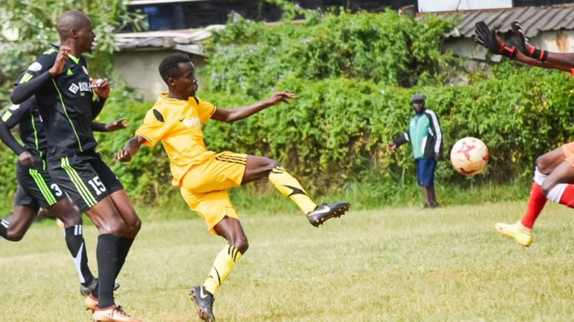 Stepehen Onyango (C) © Captain J Sports