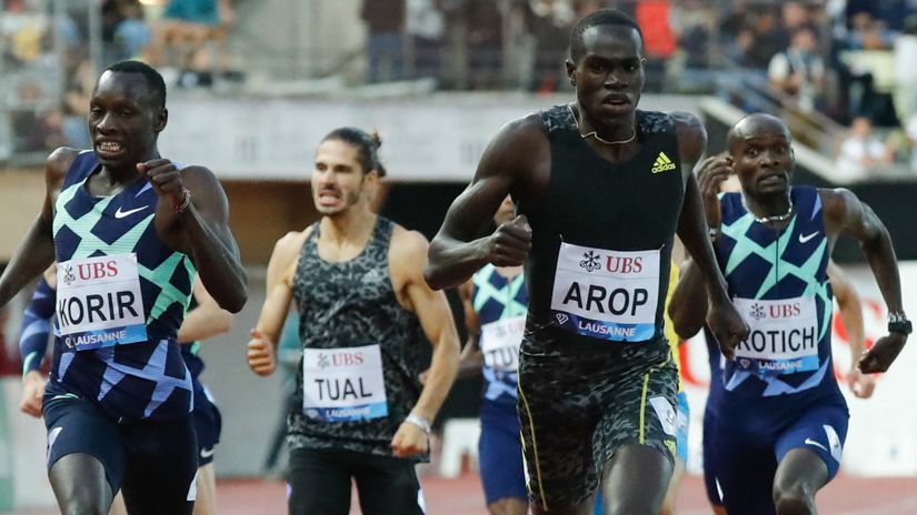 Action in the 800m © AFP