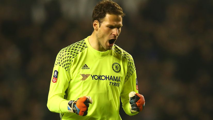 Asmir Begovic during his Chelsea days (©(Photo by Robbie Jay Barratt - AMA/Getty Images)