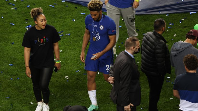 Reece James with the stolen medal (©Matthew Ashton - AMA/Getty Images)