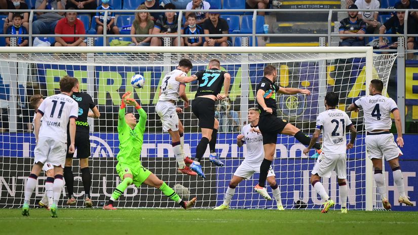 Skriniar gets the third for Inter (©AFP)