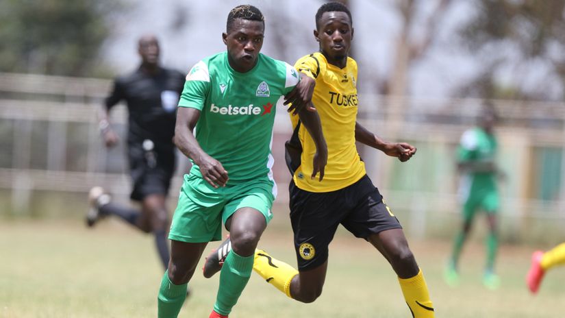 Peter Lwasa in action against Tusker's Rodgers Ouma in the FKF Super Cup © Mozzart Sport