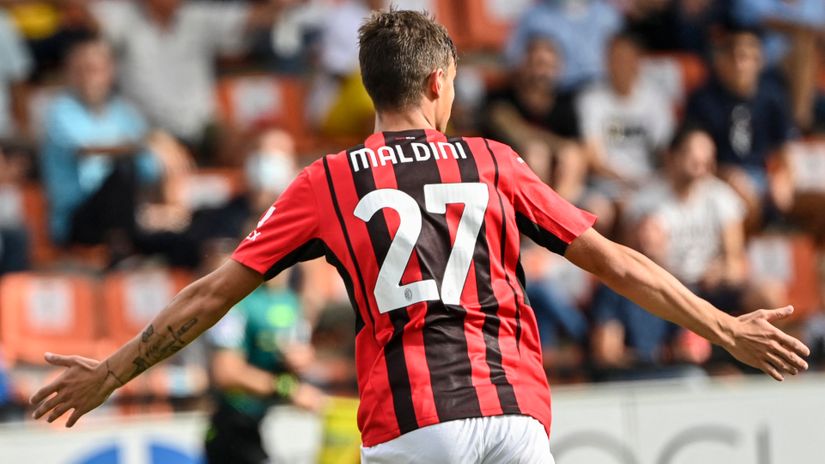 Maldini in black and red - it's a familiar sight (©AFP)
