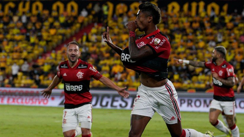 Bruno Henrique takes Flamengo to the Libertadores finals (©AFP)