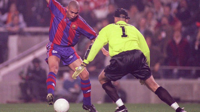 Ronaldo in action for Barcelona in 1997 (©Claudio Villa-Getty Images Sport)