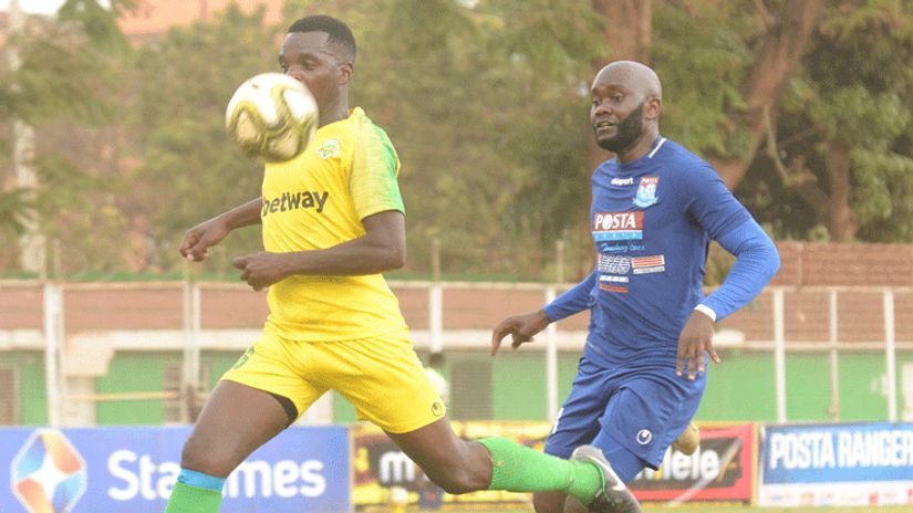 Timothy Otieno challenges for the ball against Kariobangi Sharks' Geoffrey Shiveka© People Daily