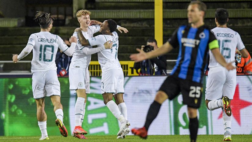 Palmer celebrates his debut goal with Sterling and Grealish (©ANP Sport via Getty Images)