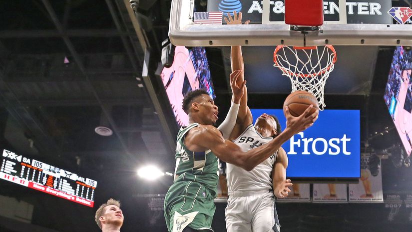 Giannis Antetokounmpo attacking the rim (©Gallo Images)