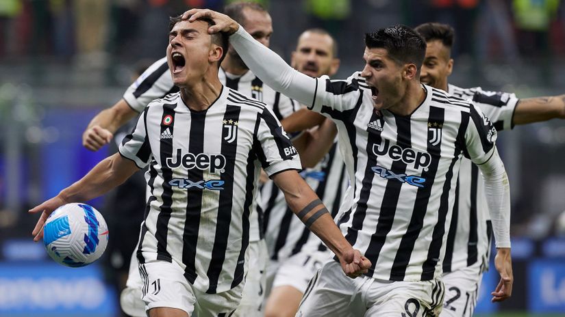Dybala celebrates with his teammates (©Emmanuele Ciancaglini/CPS Images/Getty Images)
