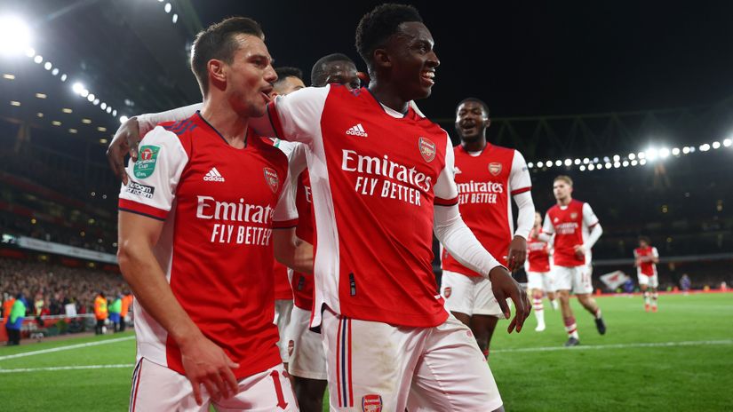 Nketiah celebrates with his teammates (©Julian Finney/Getty Images)