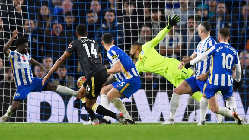 Isaac Hayden makes it 1-1 (©Gallo Images)