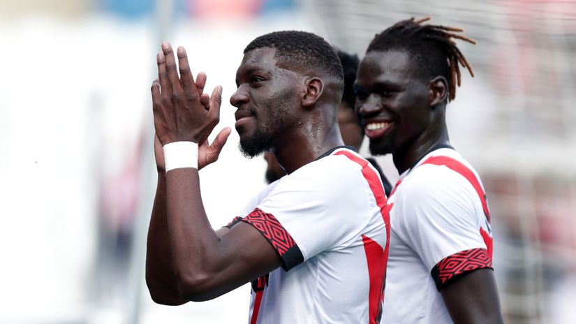 Randy Nteka and his Rayo teammates (©Gonzalo Arroyo Moreno/Getty Images)