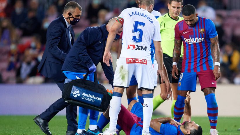 Sergio Kun Aguero receives medical assistance 