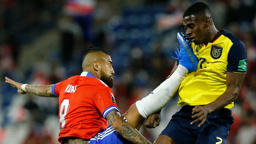 That's a foul, Arturo! (©AFP)