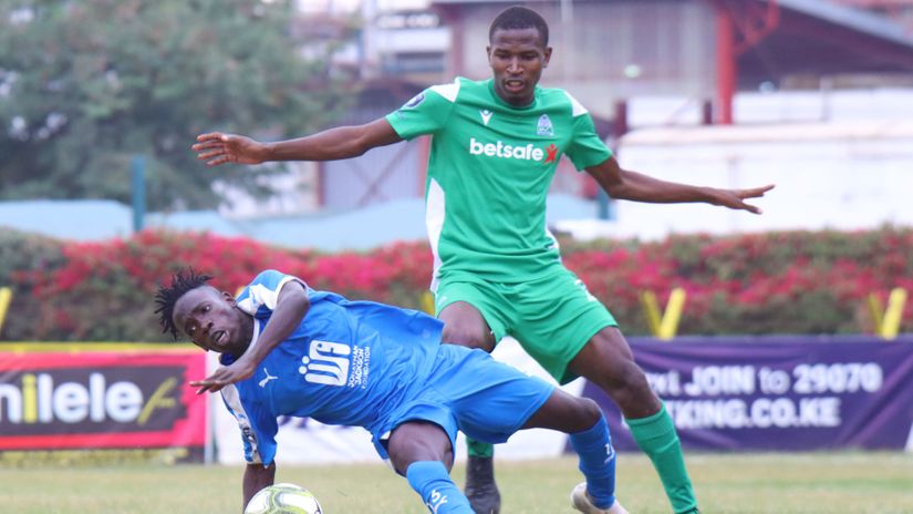 Sydney Ochieng takes on Nairobi City Stars' Roodgers Okumu© Mozzart Sport
