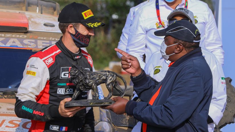Sébastien Ogier is awarded by President Uhuru Kenyatta after winning WRC Safari © Courtesy 