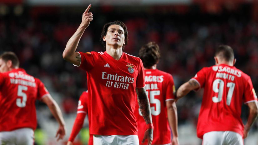 Darwin Nunez with his teammates (©REUTERS/Pedro Nunes)