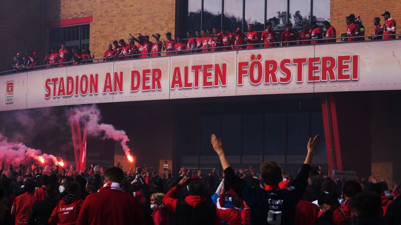 Union fans get in the mood (©AFP)