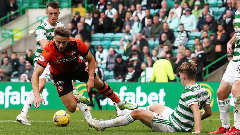 It's always spicy when Dunde Utd meet Celtic (© Ian MacNicol/Getty Images)