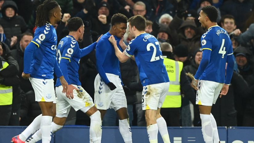 Gray celebrates with his teammates after scoring a winner (©REUTERS/Phil Noble)