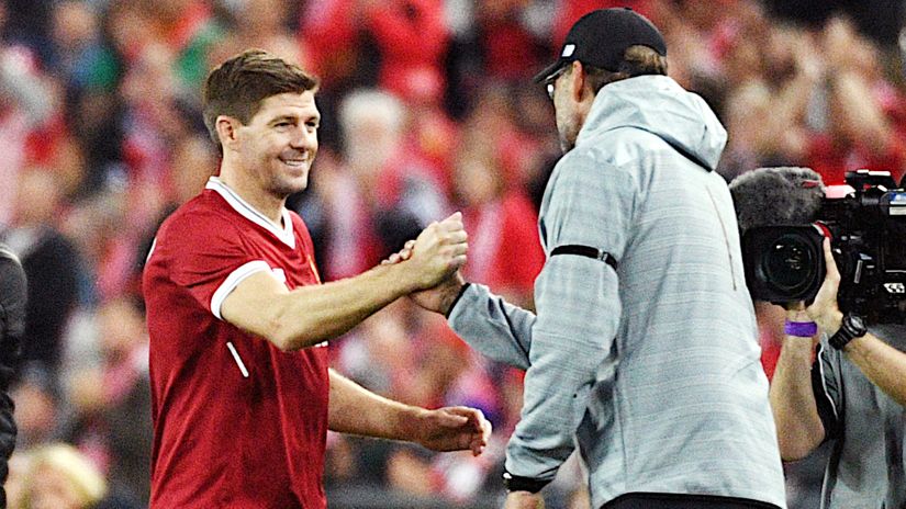 Steven Gerrard won't be wearing a red shirt on Saturday when he faces Klopp (©AFP)