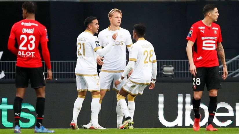 Dolberg celebrating with his teammates (©Gallo Images)
