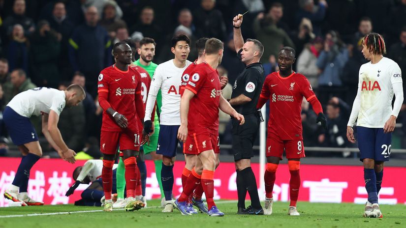 Robertson gets sent off after a tackle on Royal (©Julian Finney/Getty Images)