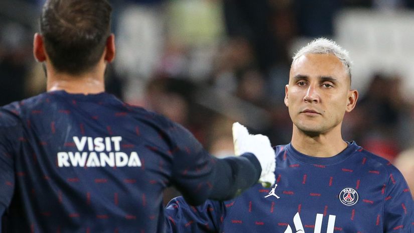 Donnarumma and Navas ahead of a match (©John Berry/Getty Images)