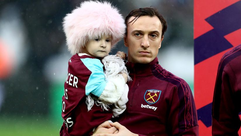 Mark Noble holds Isla Caton (©Catherine Ivill/Getty Images)