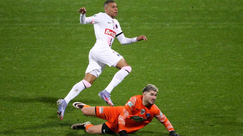 Mbappe scores against Vannes (©AFP)