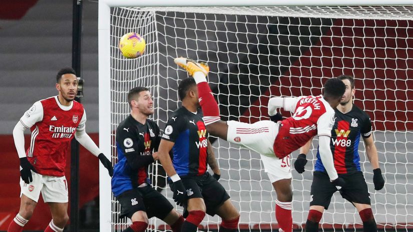 Nketiah's acrobatic hit against Crystal Palace in January 2021 (©REUTERS/Alastair Grant)