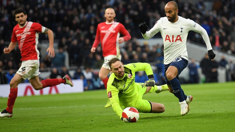 Moura goes past the Morecambe keeper to score a vital goal (©Alex Davidson/Getty Images)