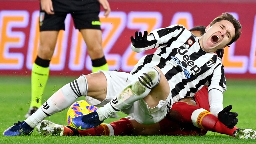 So unfortunate: Federico Chiesa ended the Roma match in agony (AFP)