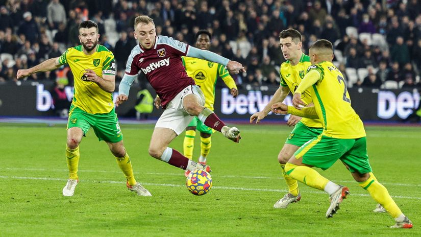 The Canaries couldn't stop Jarrod Bowen (AFP)