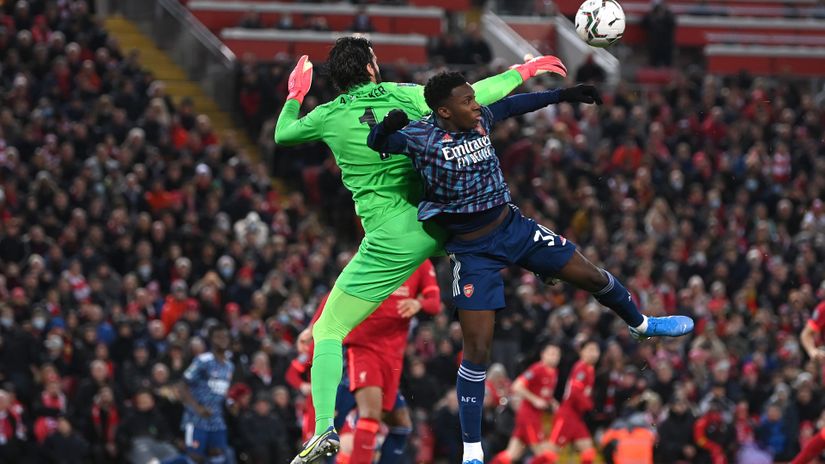 Alisson clash with Nketiah (©Michael Regan/Getty Images)