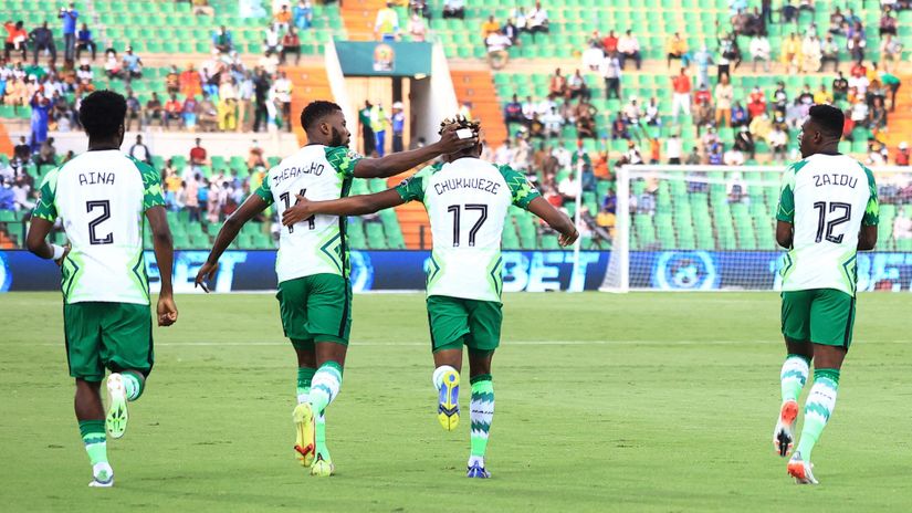 Nigerian players celebrate after scoring the opener (©AFP)