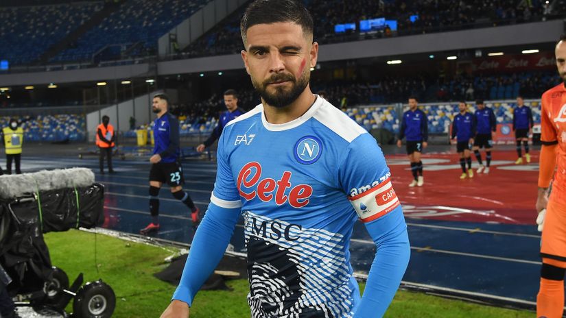 Lorenzo Insigne with a Napoli shirt with Maradona's face on it (©Francesco Pecoraro/Getty Images)