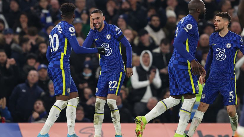 Ziyech celebrates with teammates (©James Williamson - AMA/Getty Images)