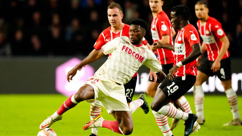 Tchouameni in action for Monaco against PSV (©Geert van Erven/BSR Agency/Getty Images)