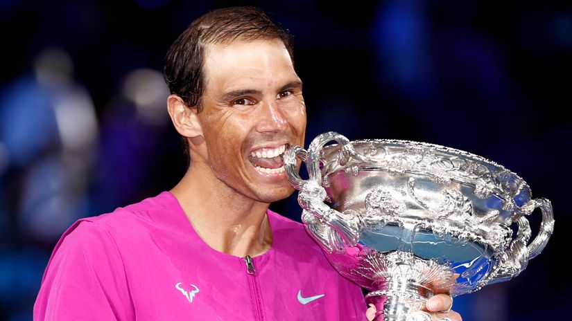 Rafael Nadal poses  with his record breaking title at the Austalian Open © Australian Open