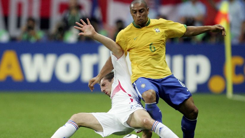 Roberto Carlos against France at the 2006 WC (©Mike Hewitt/Getty Images)