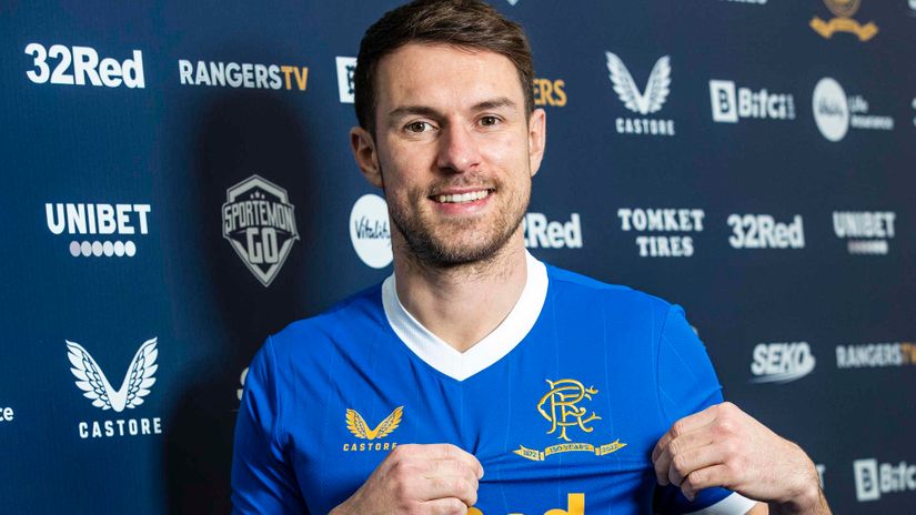 Aaron Ramsey joins the champions (©Rangers Football Club)