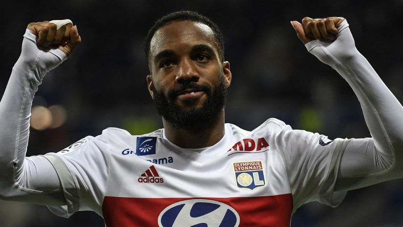Alexandre Lacazette in his final Lyon appearance in 2017 (©AFP)