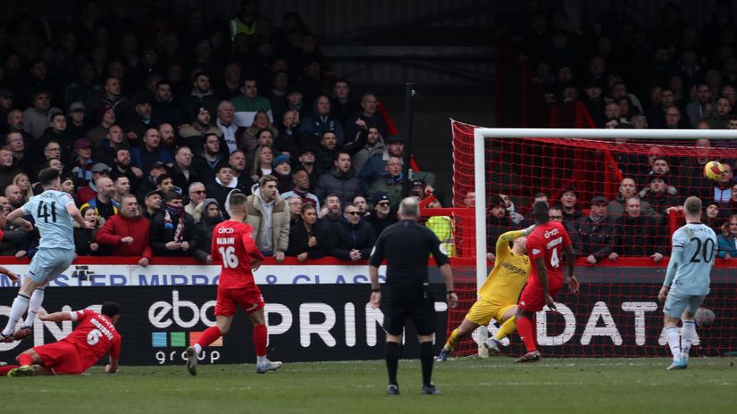 Declan Rice scores for West Ham to save them from defeat (©AFP)